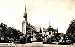 Rio-Salado - Place avec Mairie et Eglise